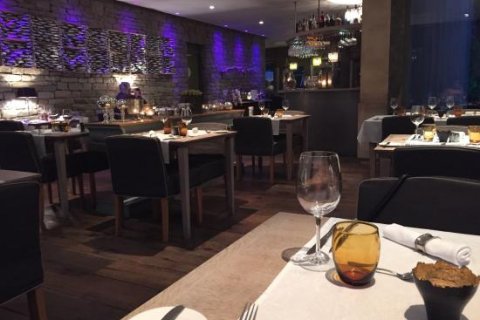 Restaurant Les Roches Grises -Lunch sur notre nouvelle terrasse.