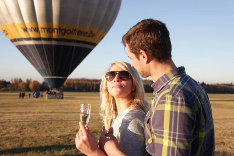 Maximum FM & la Maison du Tourisme Terres de Meuse - Remportez votre Baptême de l'air en montgolfière et des entrées pour des activités.